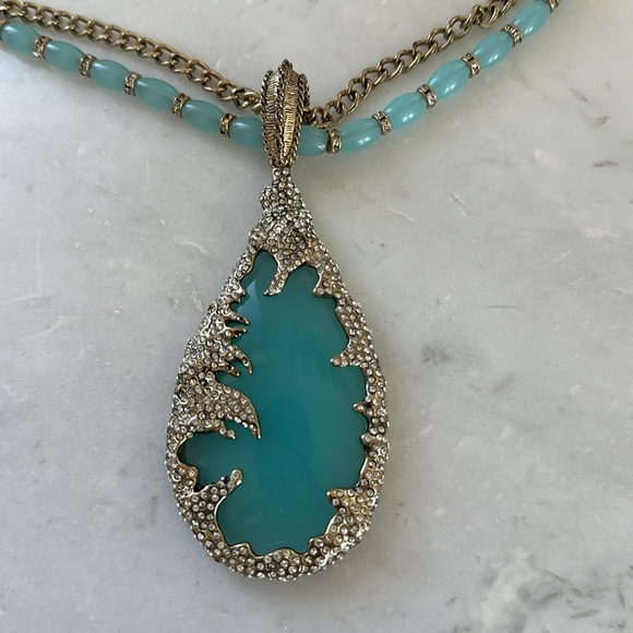 Beautiful Large Turquoise & Gold Tone Pendant Necklace With Crystal Details - Picture 2 of 7